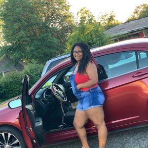 Meet your Posher, Nia